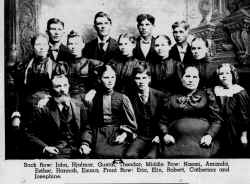 erickfam.jpg (463537 bytes)